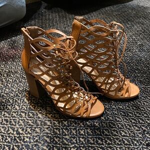 Sandals with heels